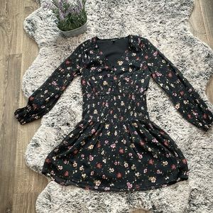 Guess long sleeve dress size small black floral